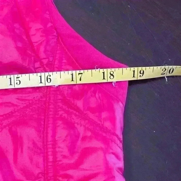 Nike Golf Women’s Lightweight Pink Puffer Vest Size Medium Tall - Picture 8 of 10